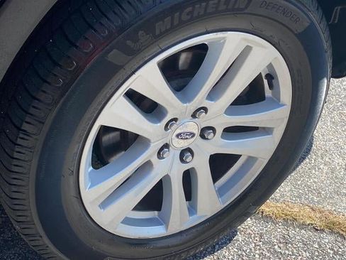 Used 2018 Ford Explorer XLT w/ Equipment Group 202A AWD/4WD image 26