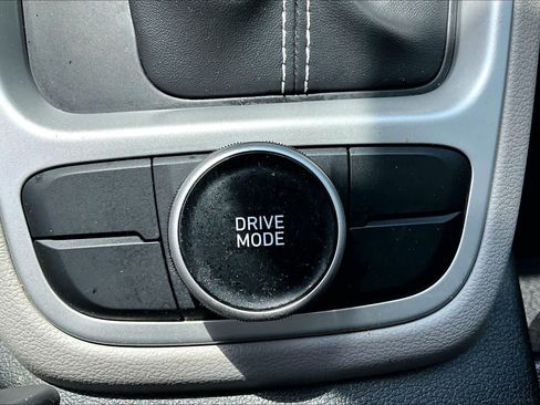 Used 2023 Hyundai Venue SEL FWD image 32
