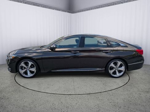 Certified 2018 Honda Accord Touring image 5