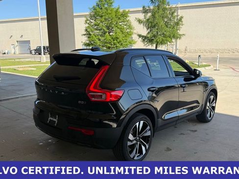 Certified 2025 Volvo XC40 B5 Plus AWD/4WD image 5