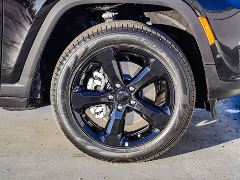 New 2025 Jeep Grand Cherokee L Limited w/ Luxury Tech Group II image 11