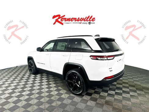 New 2025 Jeep Grand Cherokee Altitude image 5