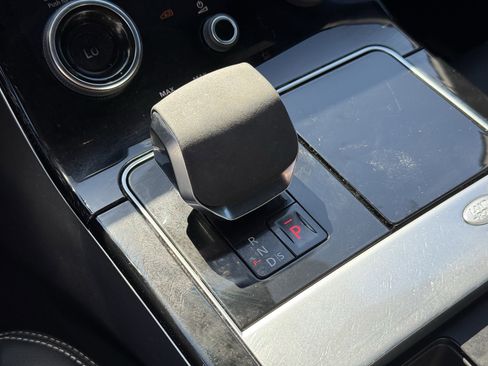 Used 2022 Land Rover Range Rover Velar R-Dynamic S image 23