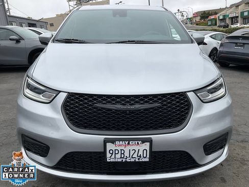 Used 2023 Chrysler Pacifica Touring-L w/ S Appearance Package FWD image 2