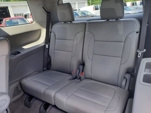 Used 2020 GMC Acadia SLT FWD image 16
