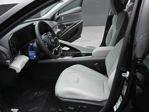 New 2026 Hyundai Elantra Limited FWD image 17