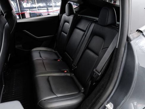 Used 2022 Tesla Model Y Long Range AWD/4WD image 38