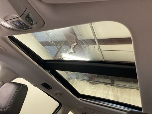 Used 2024 Chrysler Pacifica Limited image 18