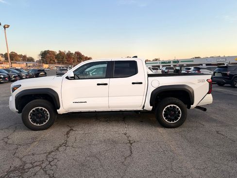 Used 2024 Toyota Tacoma TRD Sport image 5