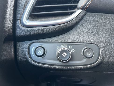 Used 2020 Chevrolet Trax Premier image 16