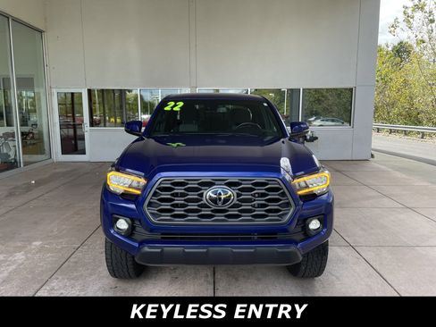 Used 2022 Toyota Tacoma TRD Off-Road image 2