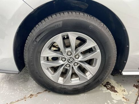 Used 2023 Toyota Sienna LE FWD image 27
