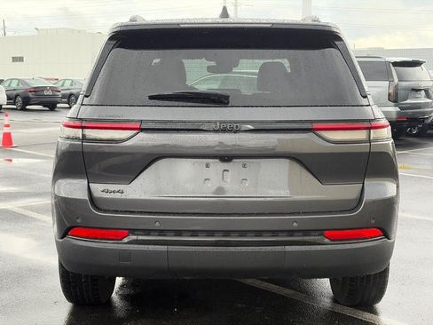 Used 2024 Jeep Grand Cherokee Altitude AWD/4WD image 3