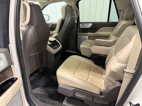 Used 2022 Lincoln Navigator L Reserve AWD/4WD image 18