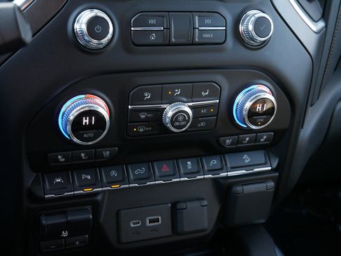 Used 2021 GMC Sierra 1500 AT4 w/ AT4 Premium Package image 25