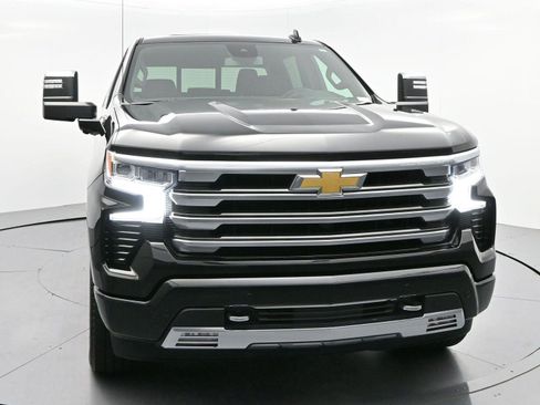 Used 2024 Chevrolet Silverado 1500 High Country w/ High Country Premium Package AWD/4WD image 2