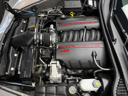 Used 2005 Chevrolet Corvette Coupe w/ Preferred Equipment Group RWD image 11
