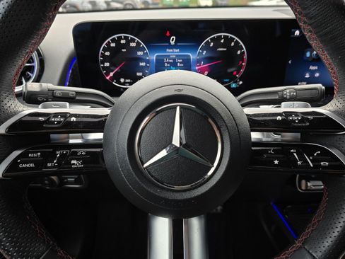 Used 2024 Mercedes-Benz GLB 250 image 23