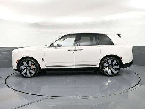 New 2026 Rolls-Royce Cullinan AWD/4WD image 2