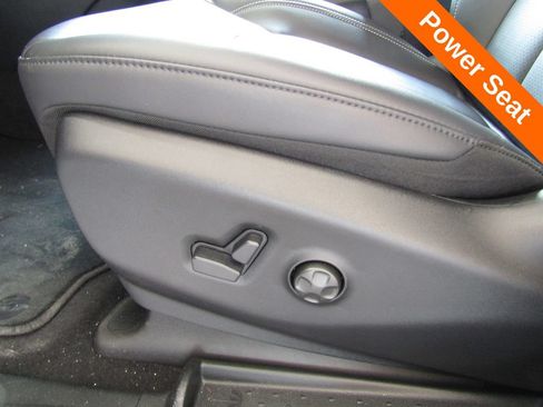 New 2027 Chrysler Pacifica Select AWD/4WD image 7