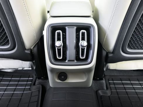 Used 2024 Volvo XC40 B5 Ultimate w/ Protection Package Premier image 22