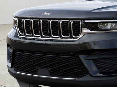New 2025 Jeep Grand Cherokee Laredo X w/ Luxury Tech Group I image 11