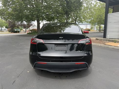 Used 2021 Tesla Model Y Long Range AWD/4WD image 6