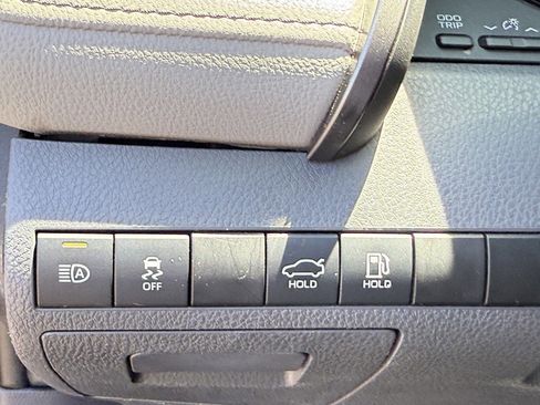 Used 2022 Toyota Camry SE image 18