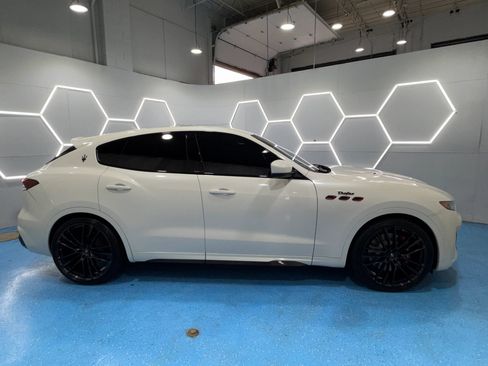 Used 2021 Maserati Levante Trofeo AWD/4WD image 3