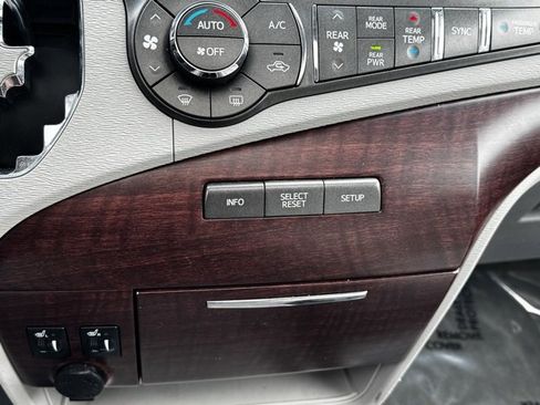 Used 2013 Toyota Sienna XLE image 16