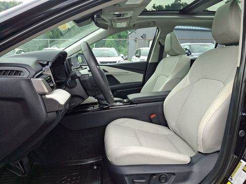 Used 2025 Toyota Camry XLE w/ Premium Plus Package FWD image 14