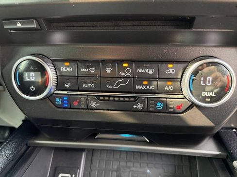 Used 2018 Ford Expedition XLT w/ Equipment Group 202A RWD image 4