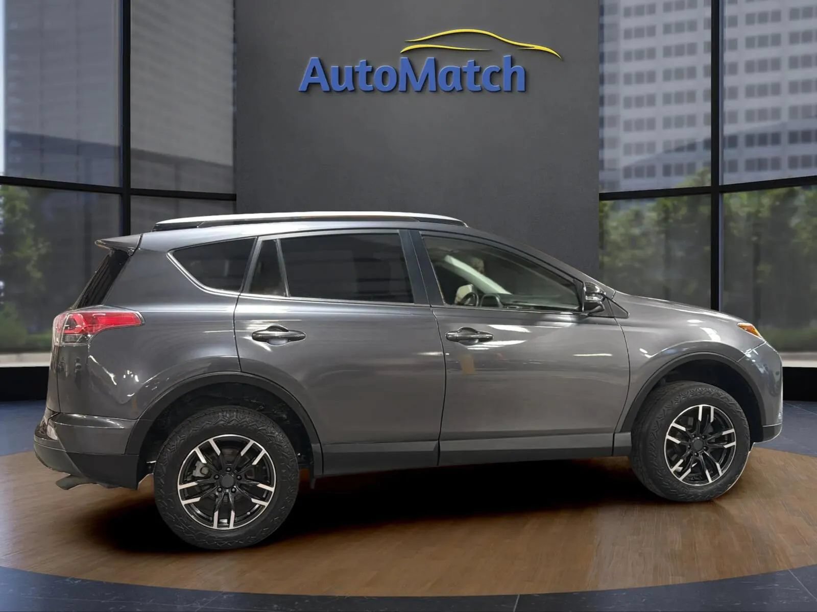 Used 2018 Toyota RAV4 XLE AWD/4WD image 11
