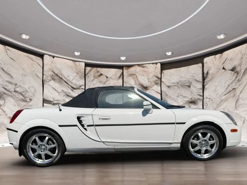 Used 2003 Toyota MR2 RWD image 4