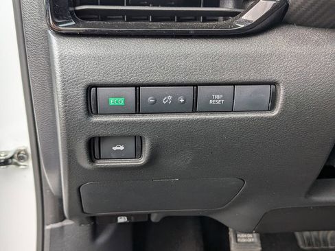 Certified 2025 Nissan Sentra SV FWD image 19
