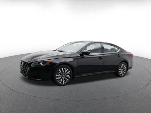 Used 2026 Nissan Altima 2.5 SV FWD image 3