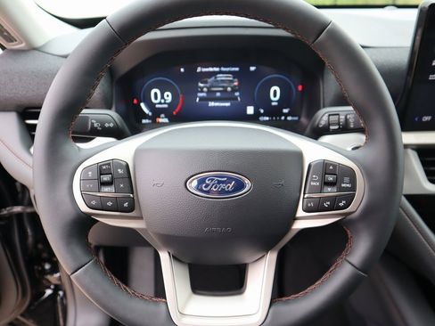 New 2025 Ford Explorer Active w/ Active Comfort Package image 3