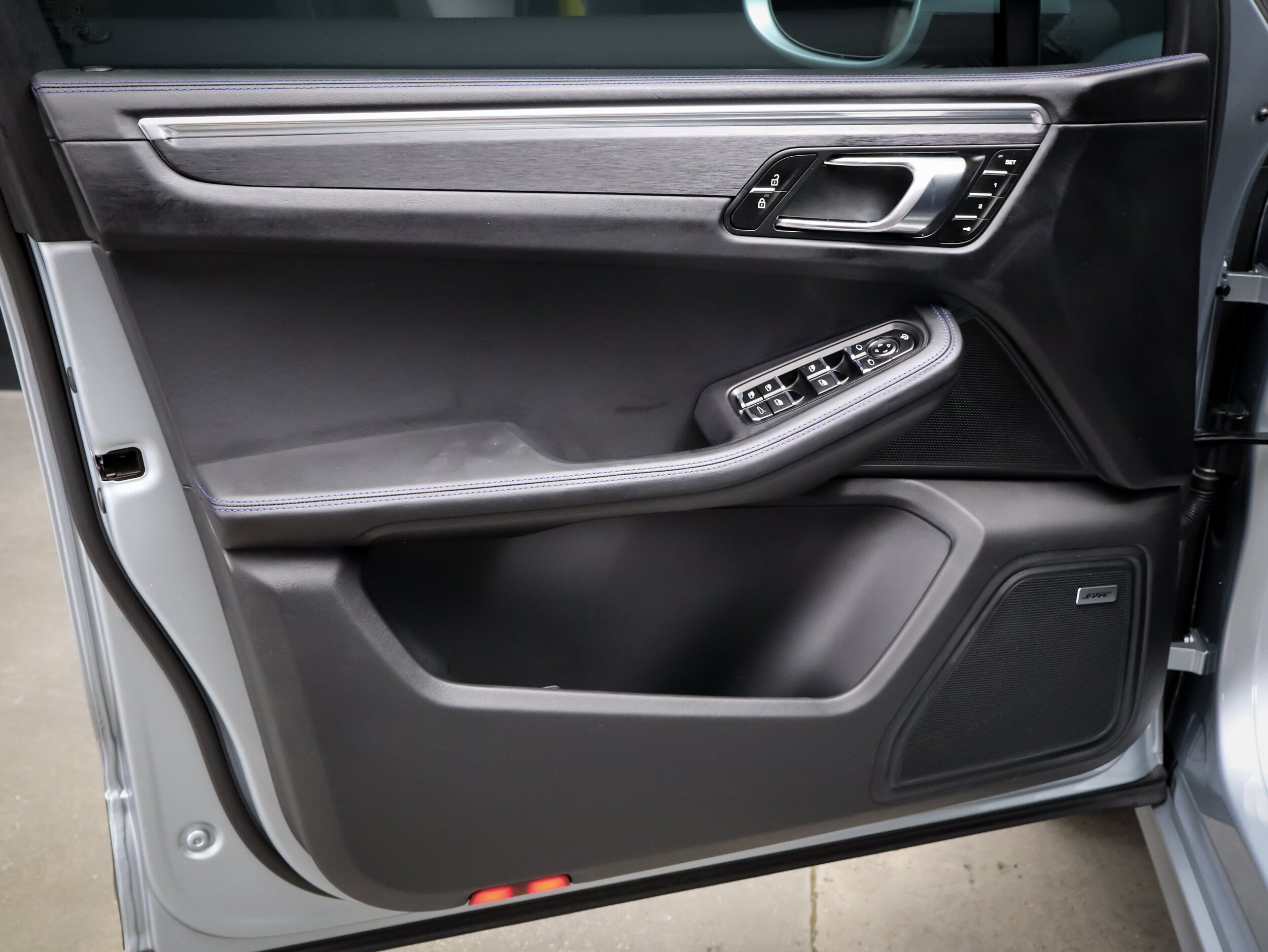 Certified 2025 Porsche Macan GTS AWD/4WD image 16