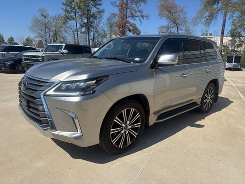 Used 2020 Lexus LX 570 4WD w/ Luxury Package image 8