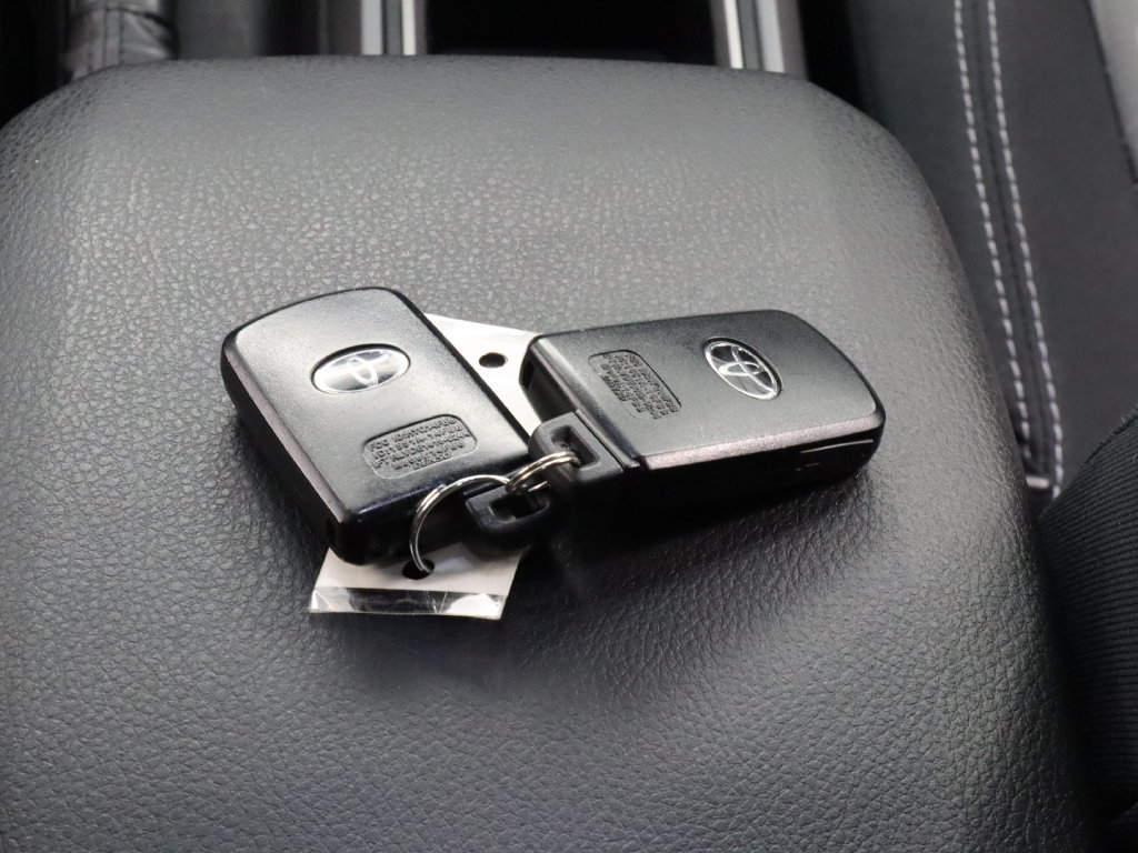 Used 2022 Toyota Tacoma TRD Off-Road AWD/4WD image 22