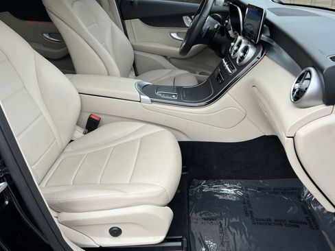 Used 2021 Mercedes-Benz GLC 300 4MATIC image 26