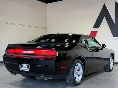 Used 2014 Dodge Challenger R/T RWD image 4