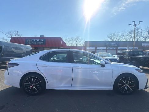 Used 2021 Toyota Camry SE image 4