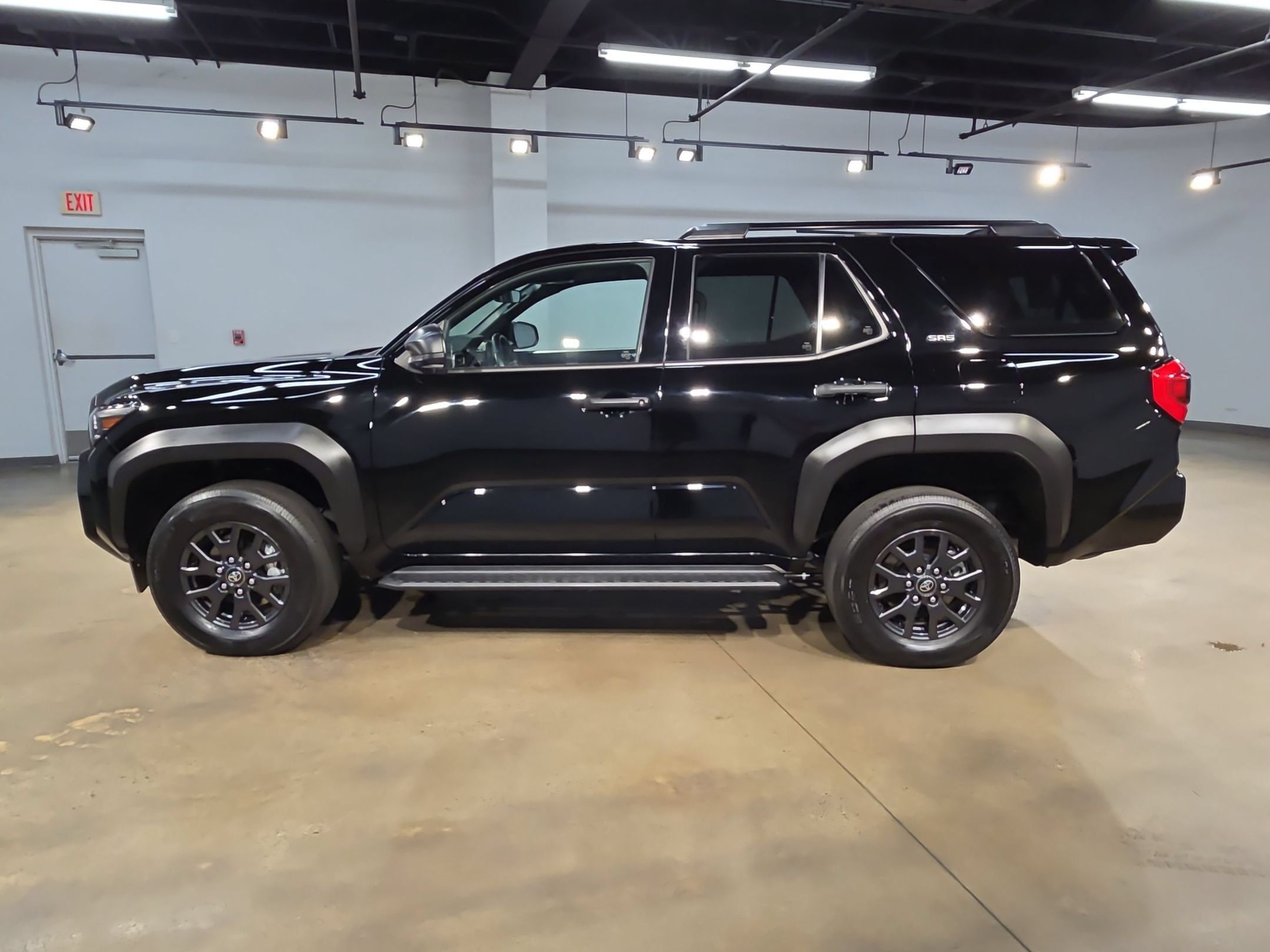 Certified 2025 Toyota 4Runner SR5 AWD/4WD image 4
