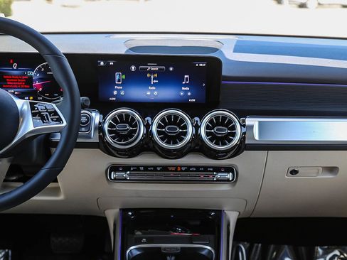New 2026 Mercedes-Benz GLB 250 4MATIC image 11