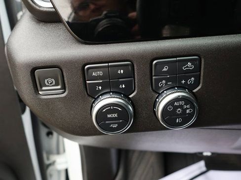 Used 2024 GMC Sierra 1500 SLT w/ SLT Premium Plus Package image 44