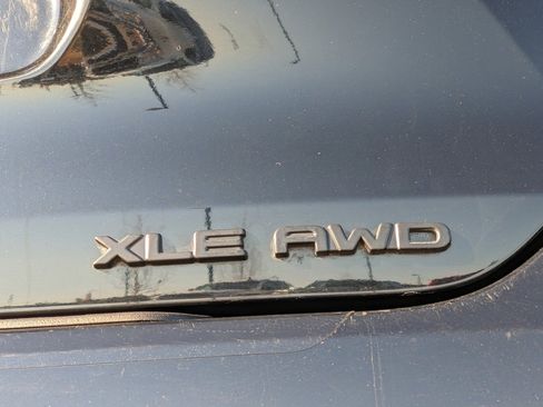 Used 2021 Toyota Highlander XLE image 22