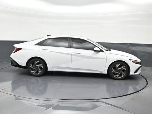 Used 2025 Hyundai Elantra SEL FWD image 7