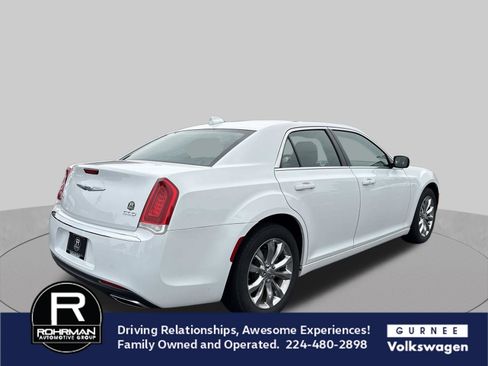 Used 2018 Chrysler 300 Touring AWD/4WD image 8