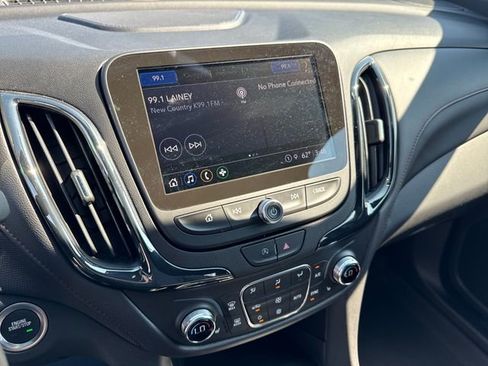 Used 2024 Chevrolet Equinox RS w/ RS Leather Package image 21